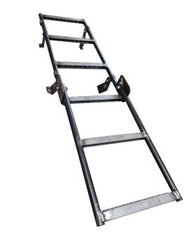 Aufstiegsleiter ausgeklaptt